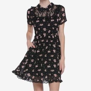 HOT TOPIC Notes & Roses Lace Collar Dress Size XS